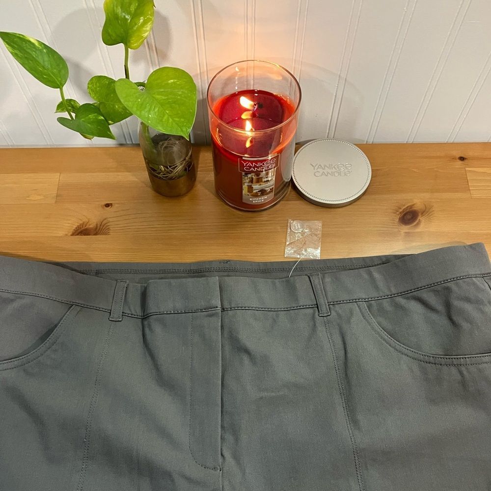 Isaac Mizrahi Live Grey Bootcut Stretch Pants with Pockets 26WP New With Tag